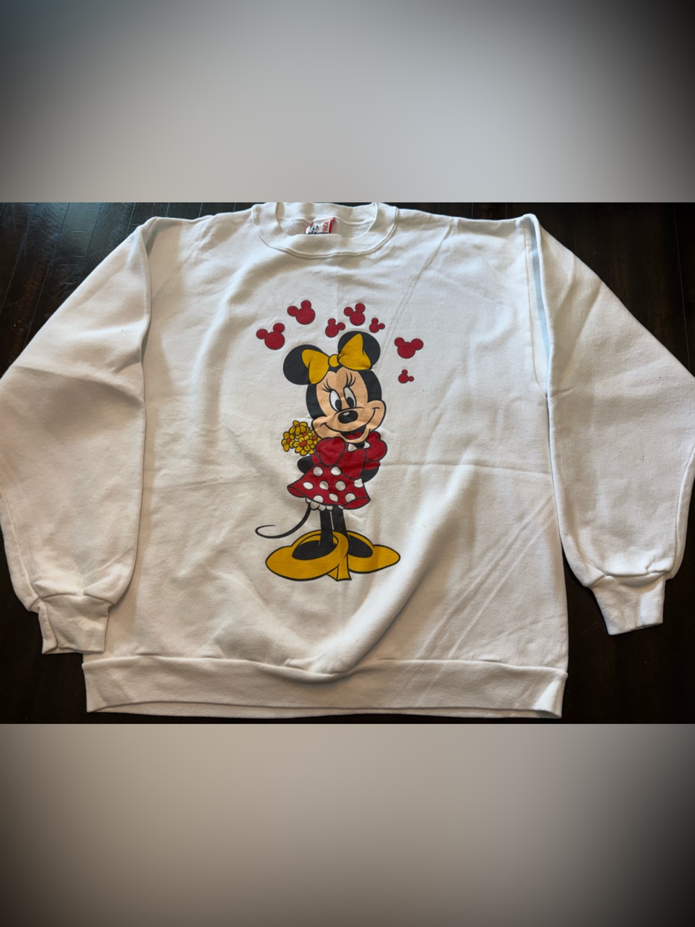Vintage 1990’s Minnie Mouse sweatshirt. Disney Resorts made in USA. Size Large